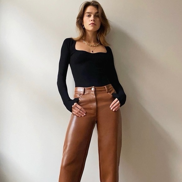 Aritzia Tops - Aritzia Wilfred Tuscany Sweater Sweetheart Neck Long Sleeve | Black | Medium